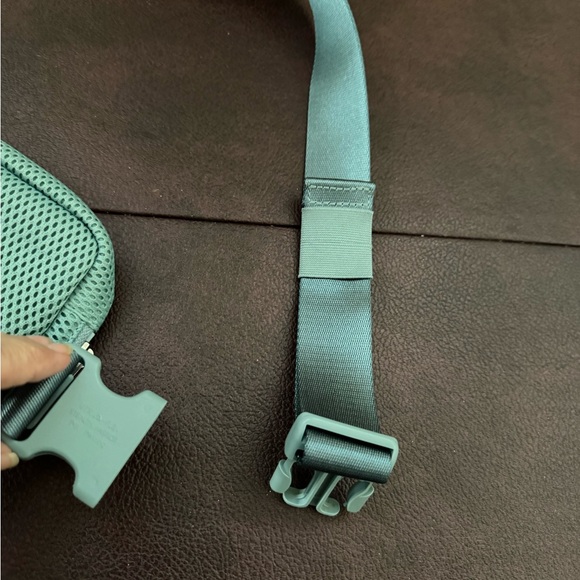 lululemon athletica mint green crossbody belt bag - Picture 6 of 6